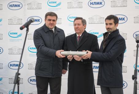 The guests of honor at the Time Capsule were NLMK Group CEO Oleg Bagrin, Head of Lipetsk Region Administration Oleg Korolev, and Head of Lipetsk Sergey Ivanov